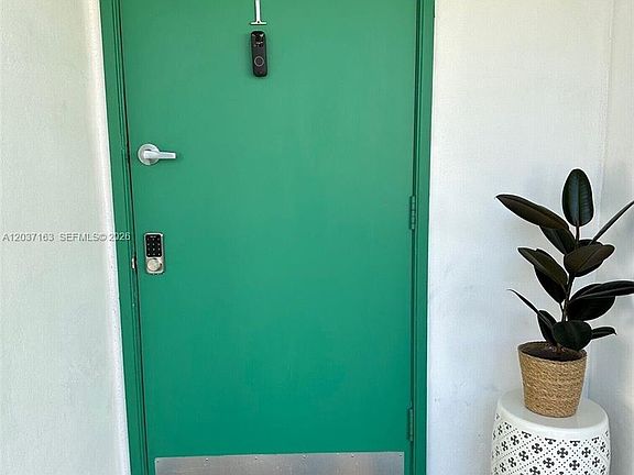 4th image of 5301 Ocean Ter APT 1