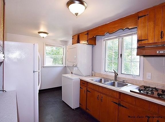 5th image of 424 Blaine St #0