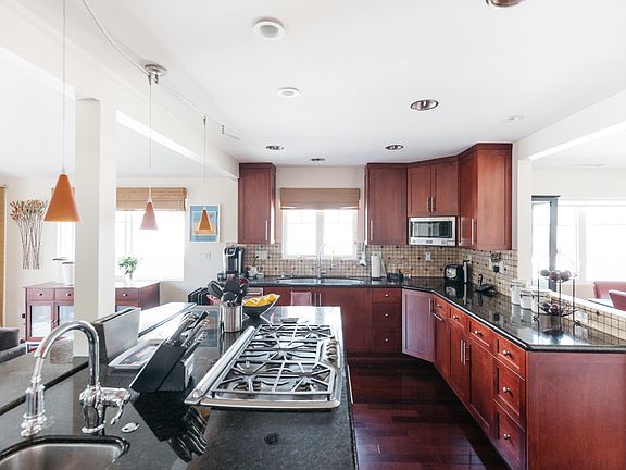 4th image of 221 Larsson St