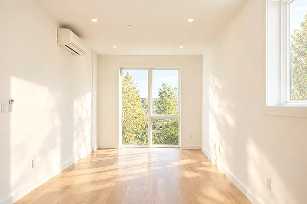 Living room, photo 2