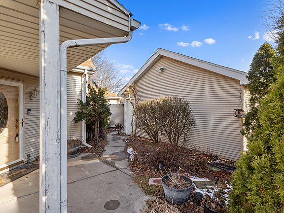 2nd image of 126 Bluegrass Dr
