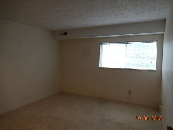 5th image of 27069 Oakwood Cir APT 114W