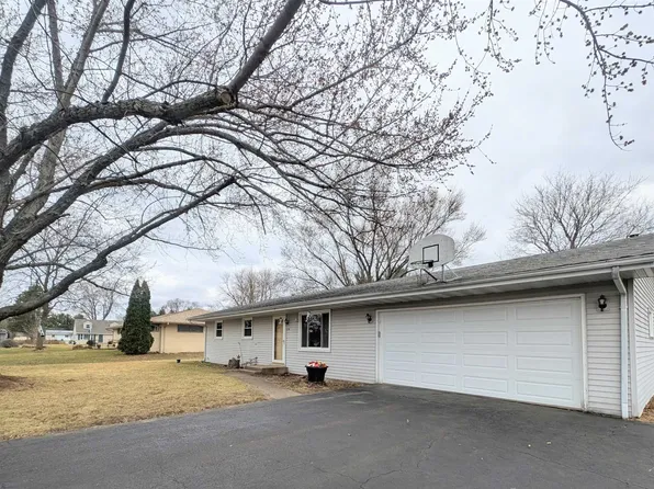 5790 Ada Dr, Roscoe, IL 61073