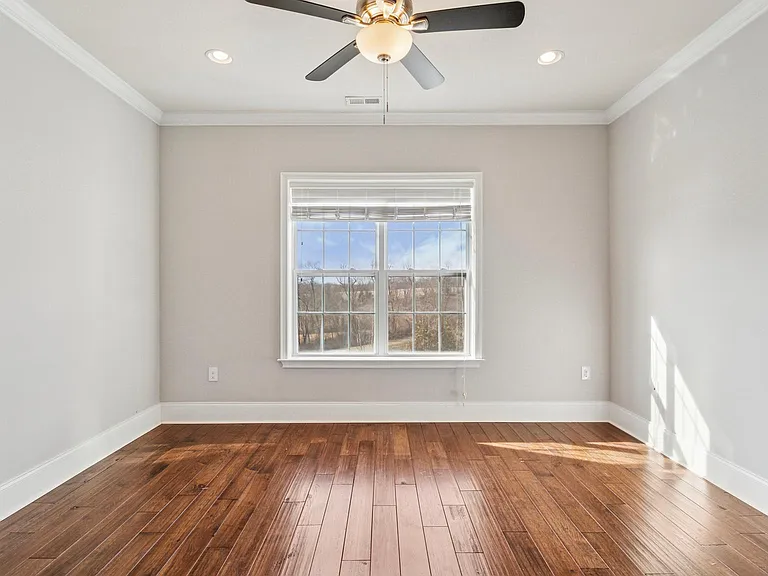 178 Pratt Ln — Photo 16
