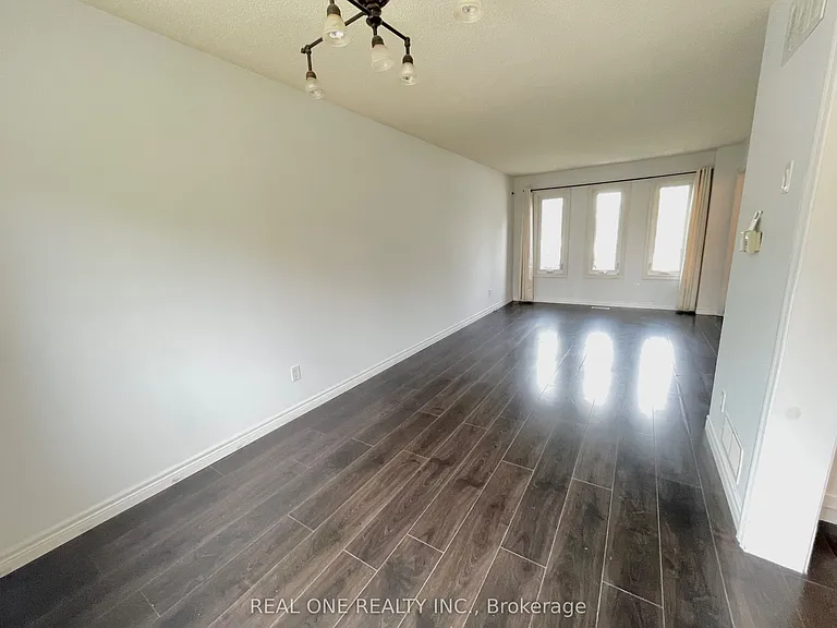 19 Blair Cres — Photo 21