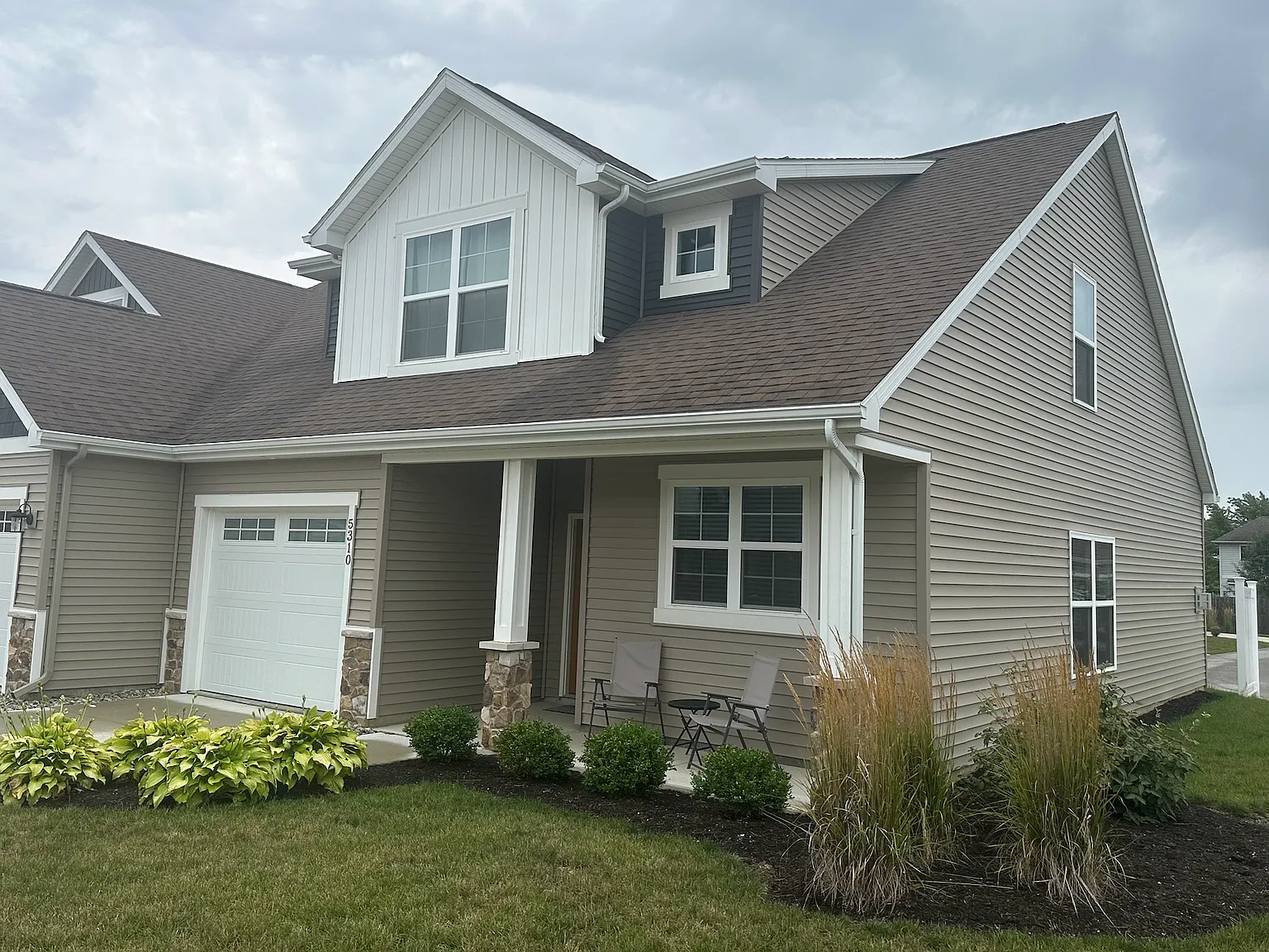 3 bed, 1.5 bath, 1556 sqft, $2,100 — Photo 2