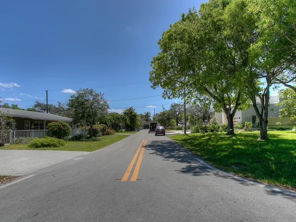 1411 NE 30th Court, Oakland Park, FL 33334