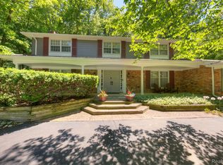 18248 Laraugh Dr, Northville, MI 48168