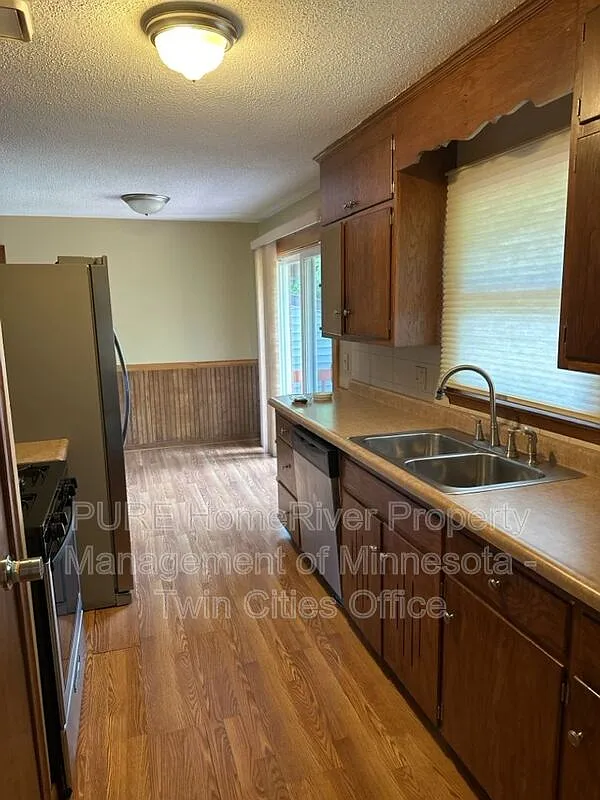 4 bed, 2.0 bath, 2056 sqft, $2,875 — Photo 3
