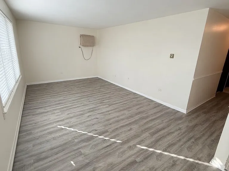 5686 N Elston Ave — Photo 5