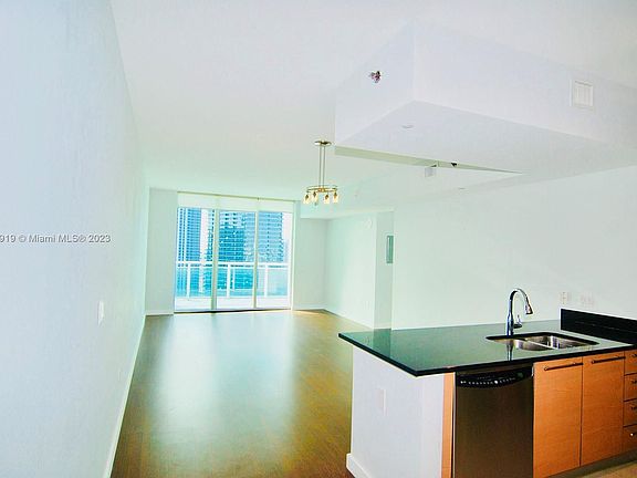 5th image of 950 Brickell Bay Dr APT 3100