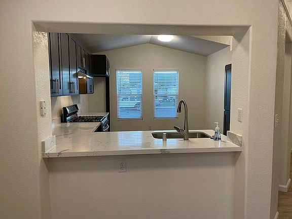 5th image of 223 Cinnamon Dr