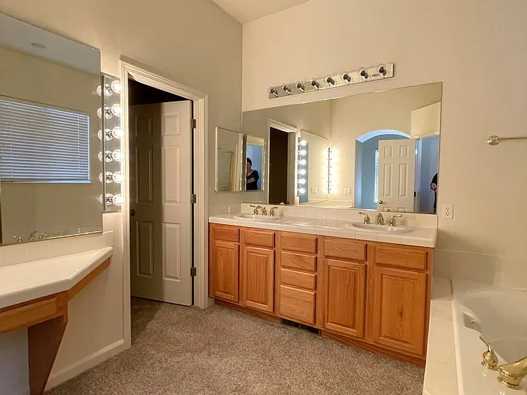 1115 Waverly Dr — Photo 23