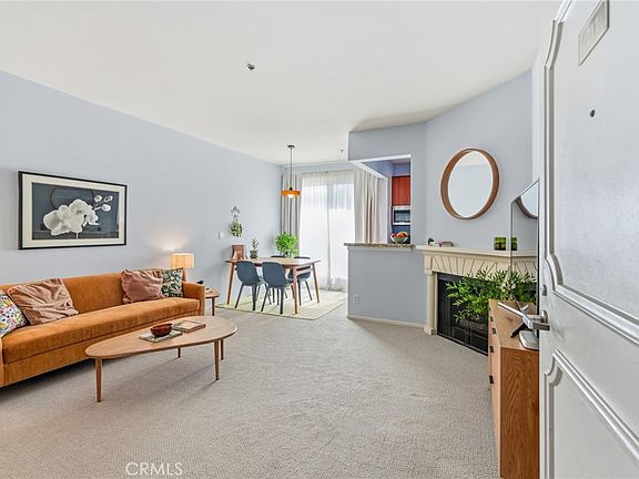 3rd image of 620 S Gramercy Pl APT 211