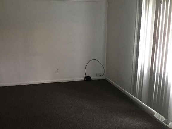 3rd image of 1935 Parkwood Ave