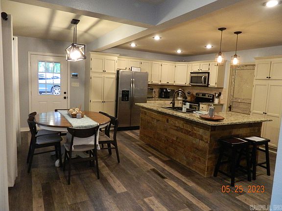 4th image of 1030 Phelps Cir