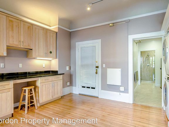 2nd image of 1369A Waller St