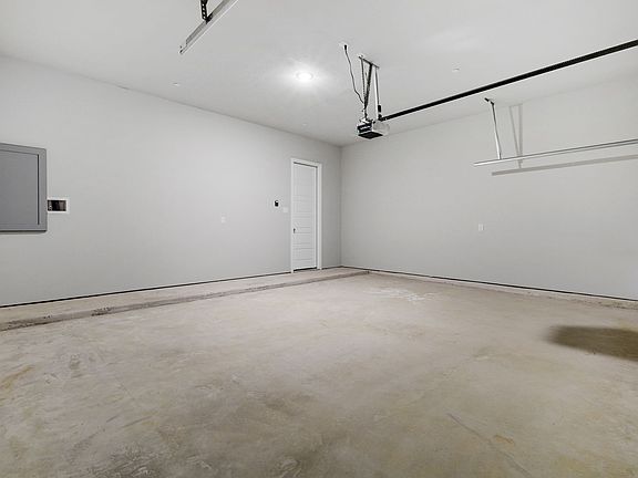 5th image of 325 Colusa Dr