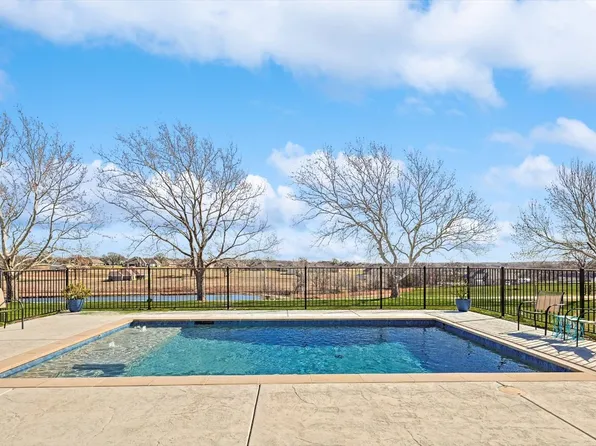 112 Grace Ln, Azle, TX 76020