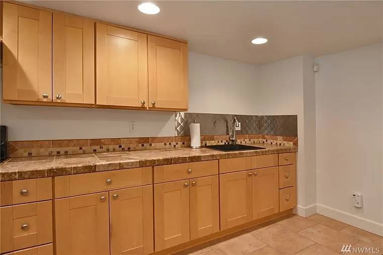Building Photo - 2219 Boylston Ave E #B