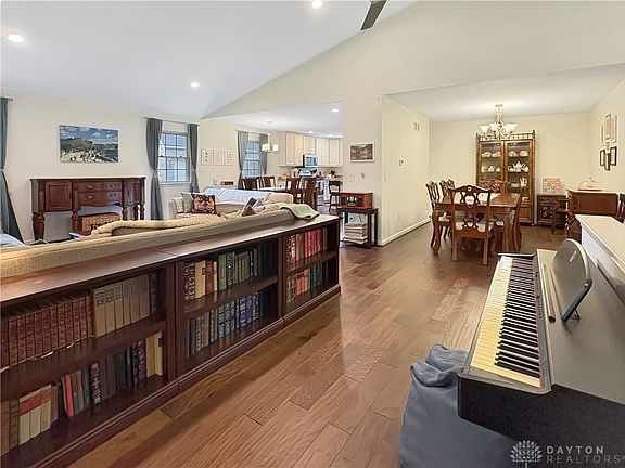 3rd image of 3139 Dogwood Ct N