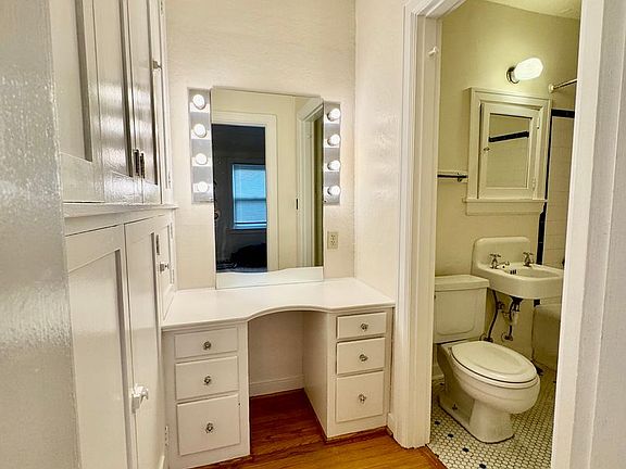 5th image of 608 Belmont Ave E APT 4