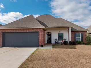 220 Still Waters Rd, Broussard, LA 70518