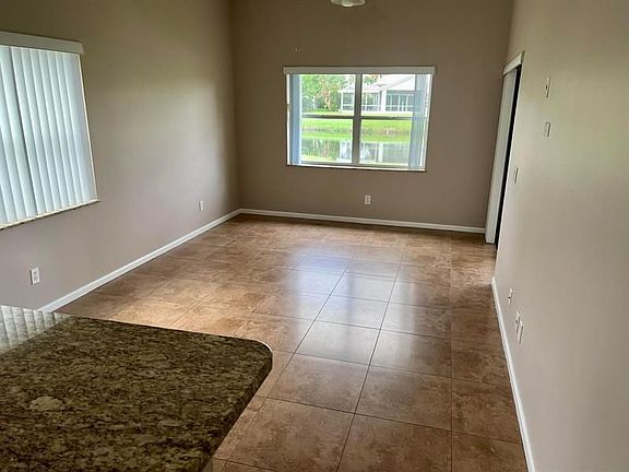 4th image of 6365 Lansdowne Cir