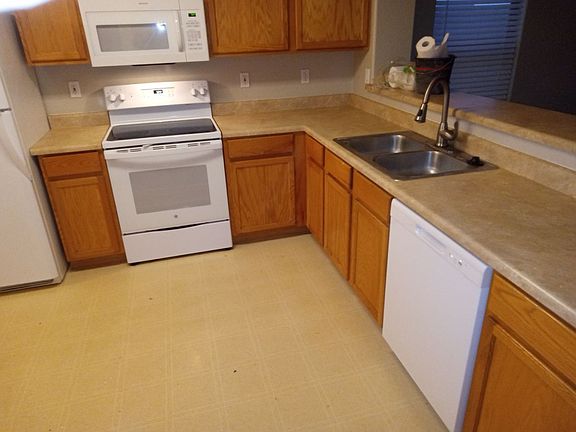4th image of 127 W Yellow Bee Dr