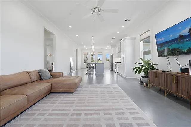 3 bed, 2.0 bath, 1848 sqft, $2,700 — Photo 4