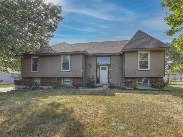 524 SE Claremont St, Lees Summit, MO 64063