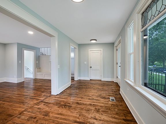5th image of 4416 46th Ave S
