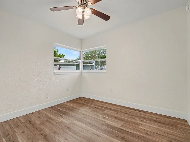 1111 Brewer Ct — Photo 12