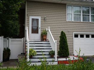 9 Blue Point Rd, Sound Beach, NY 11789