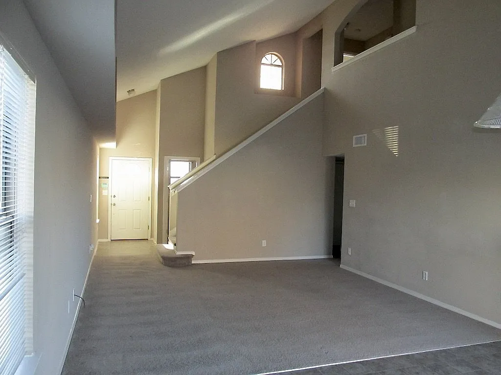 4 bed, 2.5 bath, 1658 sqft, $1,850 — Photo 2