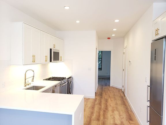 4th image of 305 Halsey St #3