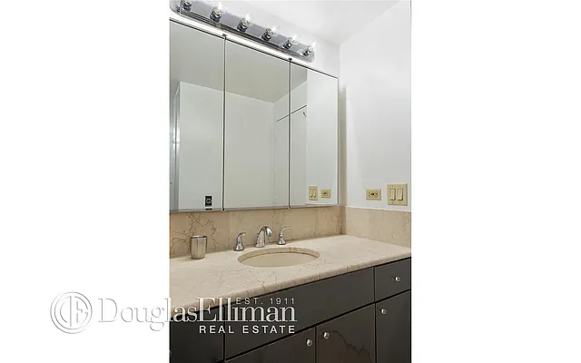 Rented by Douglas Elliman | media 19