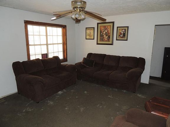 2nd image of 121 Marie Ln