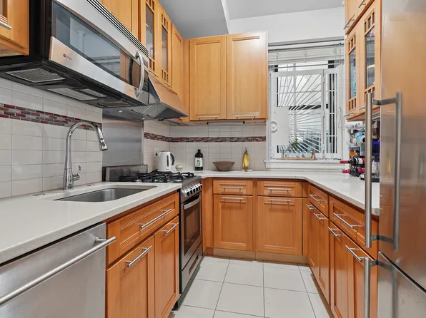 854 West 181st Street image 3 of 15