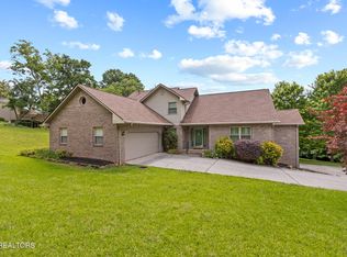 1017 Peterson Ln, Maryville, TN 37803
