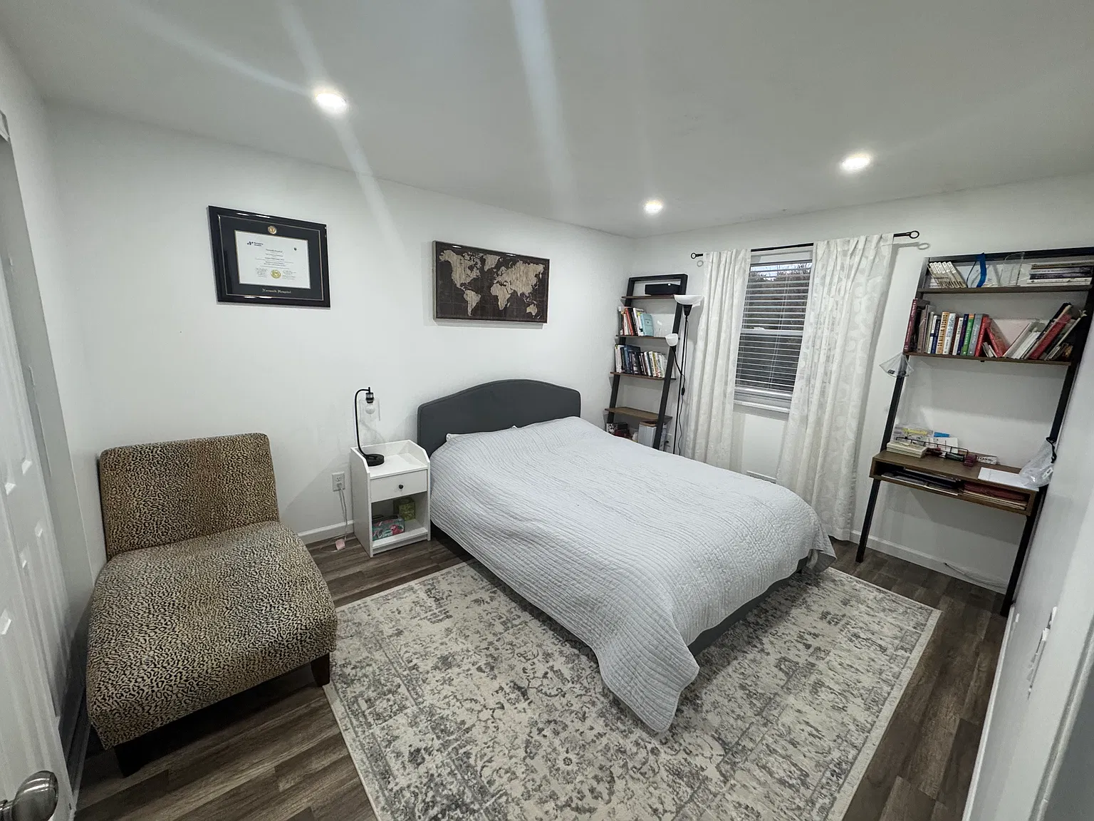 3 bed, 1.5 bath, 1300 sqft, $2,600 — Photo 2