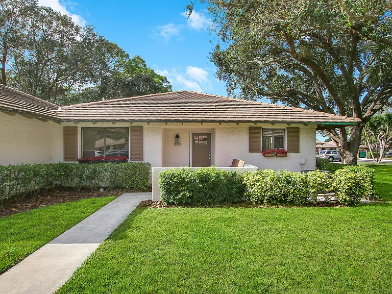 533 Club Dr — Photo 19