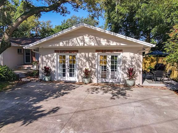 5th image of 2051 Lynwood Ln #B