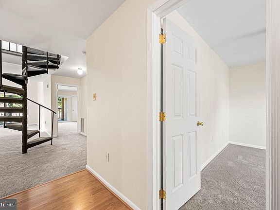 5th image of 242 Valley Stream Ln