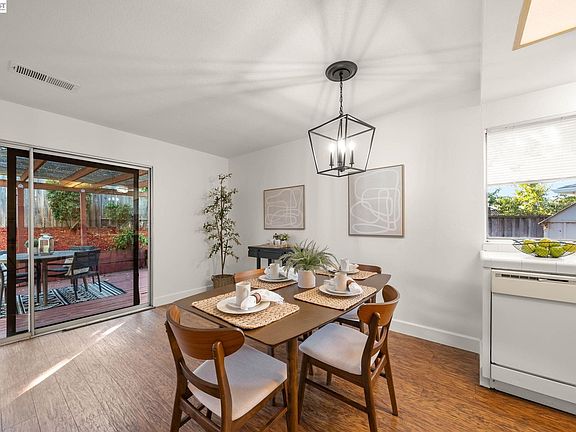4th image of 120 Montclair Pl