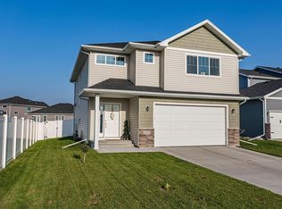 6560 Deer Creek Pkwy, Fargo, ND 58104