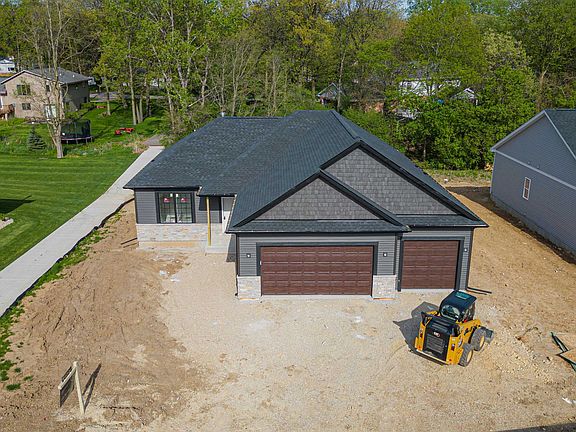 3rd image of 3720 Tanglewood Pl