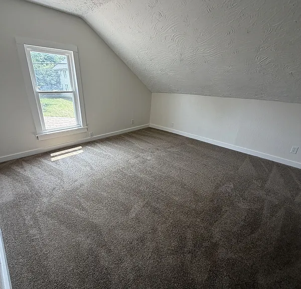 9805 Nelson Ave — Photo 5