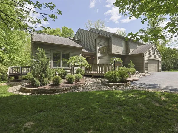 26 Trailbridge Dr, Blue Ash, OH 45241
