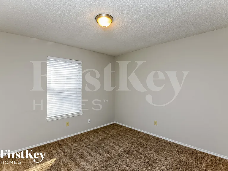10913 Ives St — Photo 17